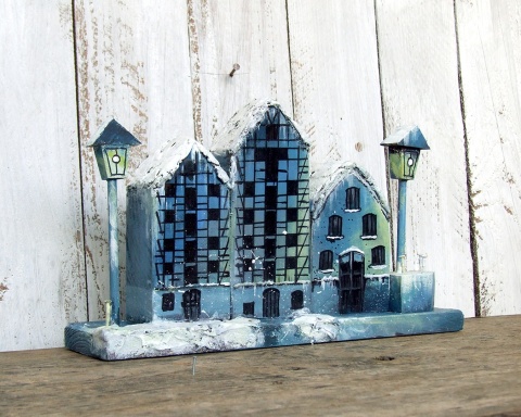 Dekoracja z drewna, ręcznie malowana - domki Zimowe Spichrze