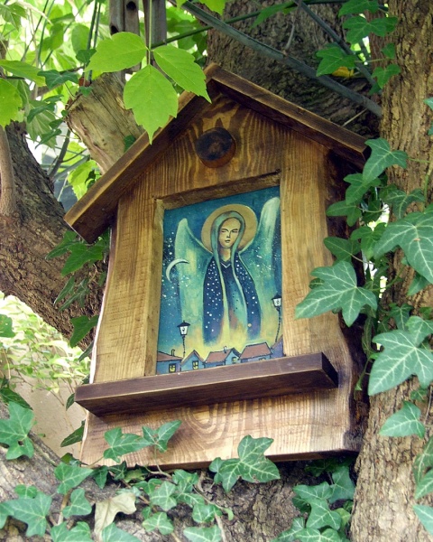 Drewniana kapliczka - Anioł Spokojnej Nocy Drewniana kapliczka - Anioł Spokojnej Nocy