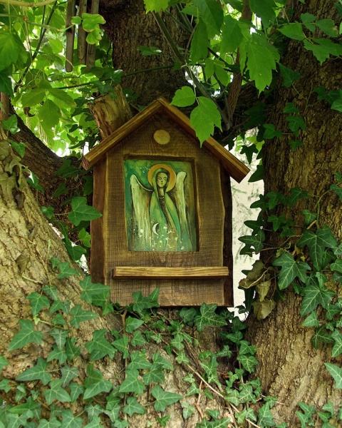 Drewniana kapliczka - Anioł pilnujący domostwa Drewniana kapliczka - Anioł pilnujący domostwa