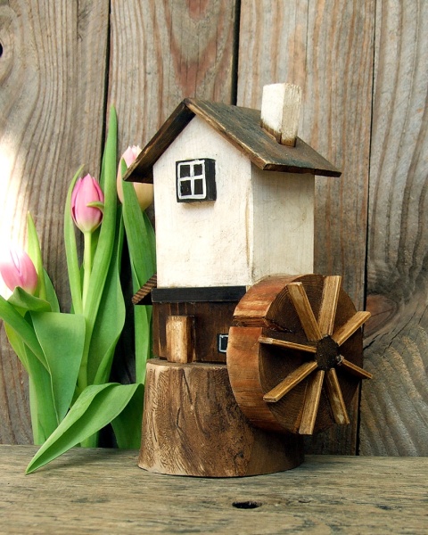 Drewniany domek dekoracyjny - Biały Młyn