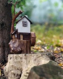 Drewniany domek dekoracyjny - Biały Młyn Drewniany domek dekoracyjny - Biały Młyn