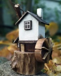 Drewniany domek dekoracyjny - Biały Młyn Drewniany domek dekoracyjny - Biały Młyn
