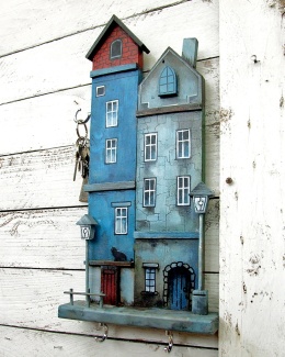 Drewniany wieszak na klucze - Niebieska Kamienica