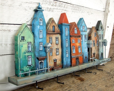 Drewniany wieszak na ubrania - Kolorowa starówka