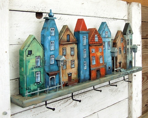 Drewniany wieszak na ubrania - Kolorowa starówka