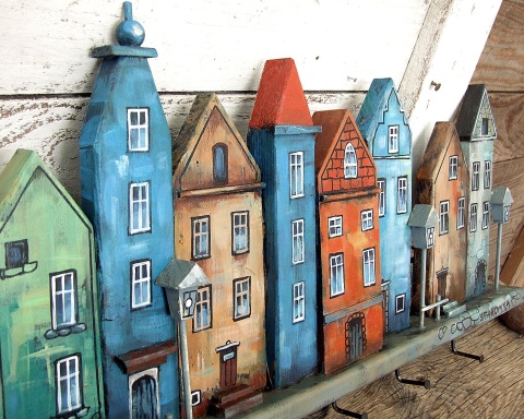 Drewniany wieszak na ubrania - Kolorowa starówka