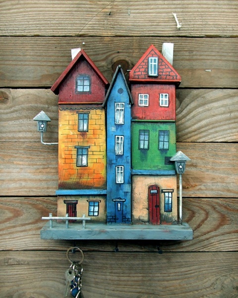 Drewniany wieszak na klucze - Kolorowa starówka