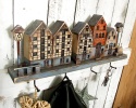 Drewniany wieszak z domkami - Uliczka ze Spichrzami