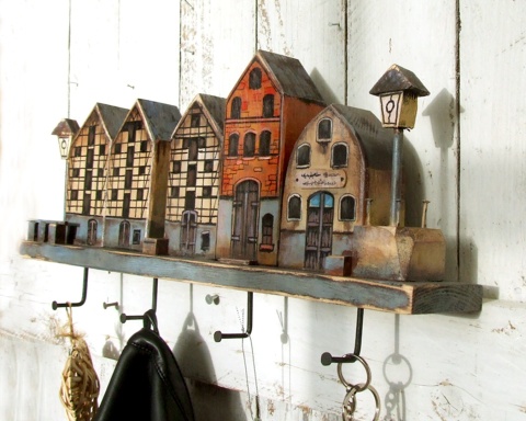 Drewniany wieszak z domkami - Uliczka ze Spichrzami