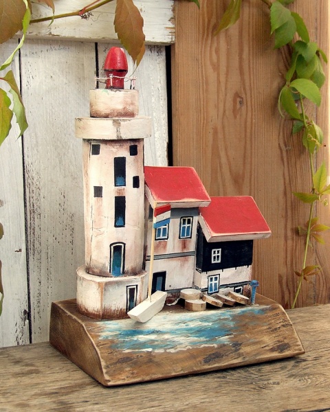 Latarnia Morska w Marken - dekoracja z drewna