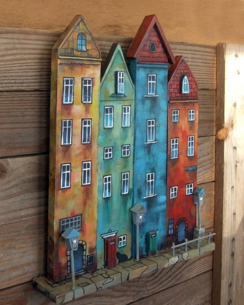 Kolorowe kamienice - dekoracja ze starych desek, ręcznie malowana