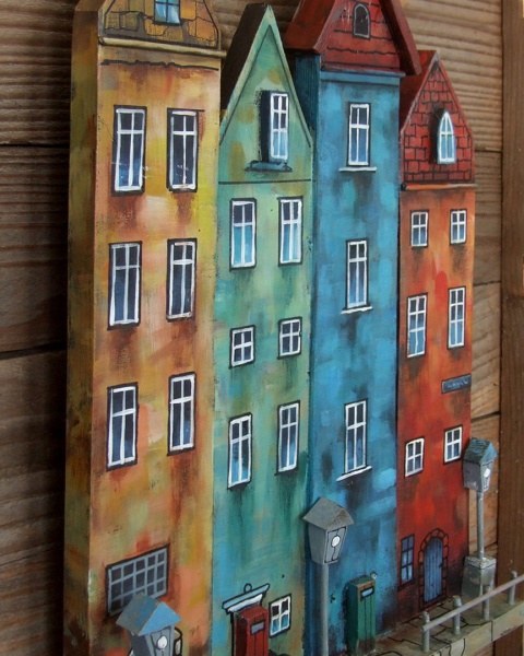 Kolorowe kamienice - dekoracja ze starych desek, ręcznie malowana