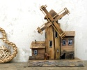 Stary Młyn Wiatrowy - dekoracja z drewna