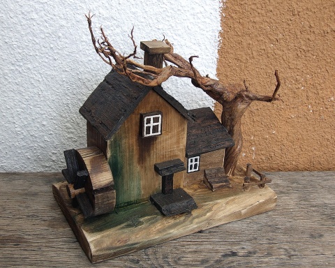 Drewniany domek dekoracyjny - Młyn Na Zaciszu