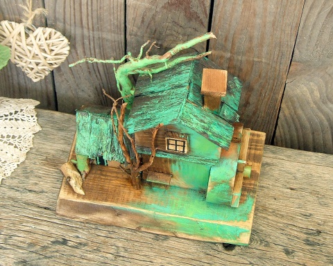 Drewniany domek dekoracyjny - Zapomniany Młyn