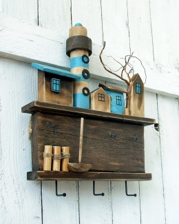 Wieszak na klucze z latarnią - Miasteczko na klifie