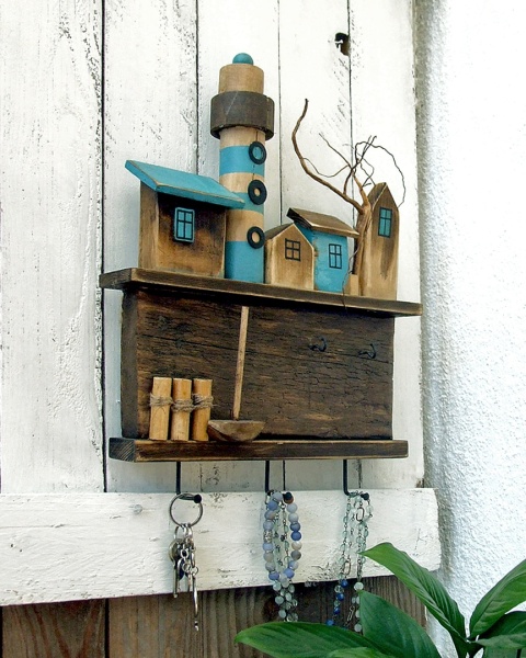 Wieszak na klucze z latarnią - Miasteczko na klifie