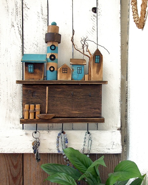 Wieszak na klucze z latarnią - Miasteczko na klifie