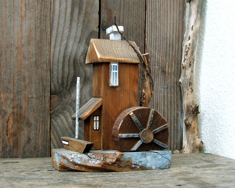 Dekoracja ze starego drewna - Młyn nad strugą