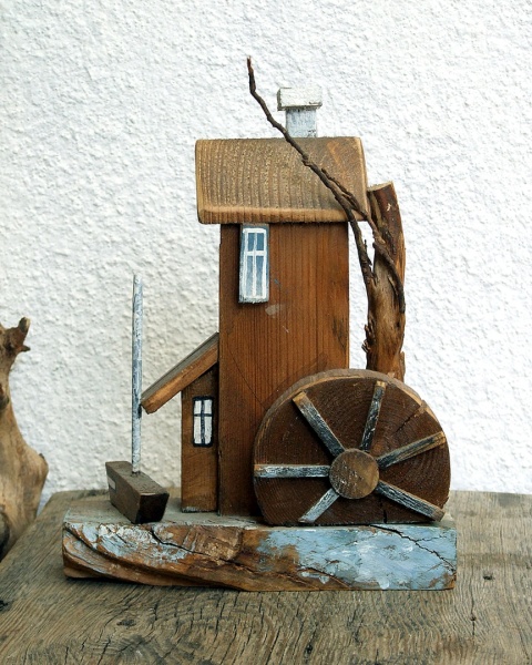 Dekoracja ze starego drewna - Młyn nad strugą