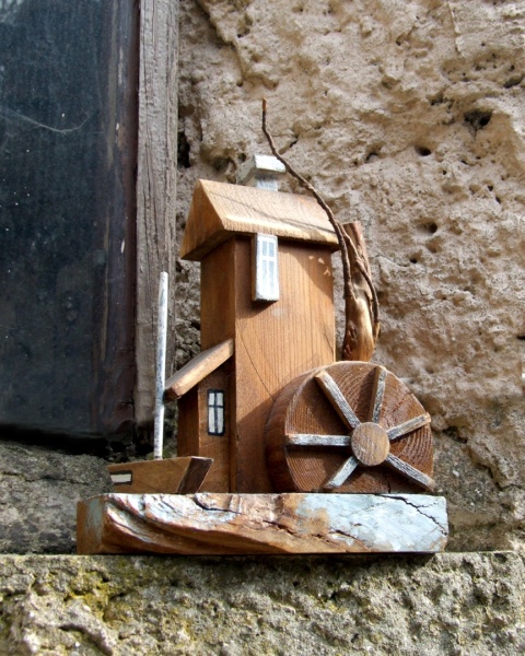 Dekoracja ze starego drewna - Młyn nad strugą