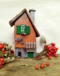 Jarzębinowy domek - dekoracja z drewna