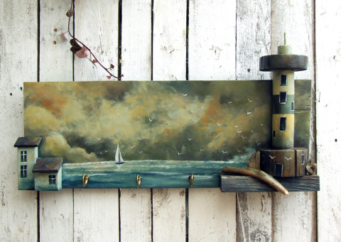 Latarnia morska - wieszak z malowanym pejzażem i latarnią