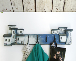 Drewniany wieszak na ubrania, na ściannę - niebieski