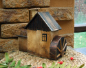 Młyn wodny - drewniany domek, dekoracja