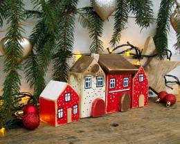 Drewniane świąteczne dekoracje - czerwone domki