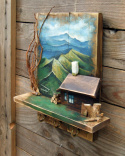 Chata w górach - wieszak z malowanym pejzażem