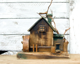 Młyn w leśnej ostoi - drewniany domek dekoracyjny