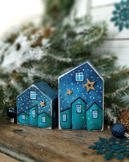 2 domki dekoracyjne z drewna, turkusowo-niebieskie