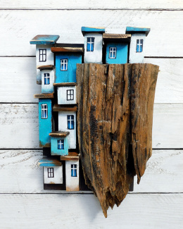 Na skarpie - drewniana dekoracja z domkami