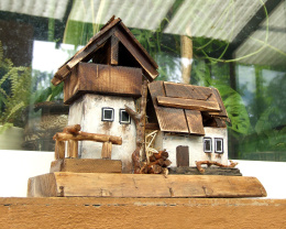Drewniany domek dekoracyjny - Stara Zagroda