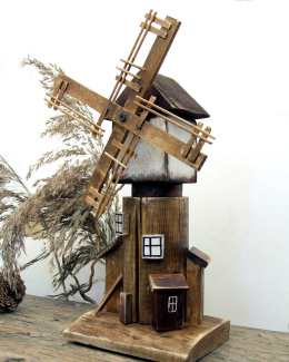 Stary wiatrak Koźlak - domek z drewna, dekoracja do domu