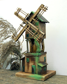 Zielony wiatrak Koźlak - domek z drewna, dekoracja do domu