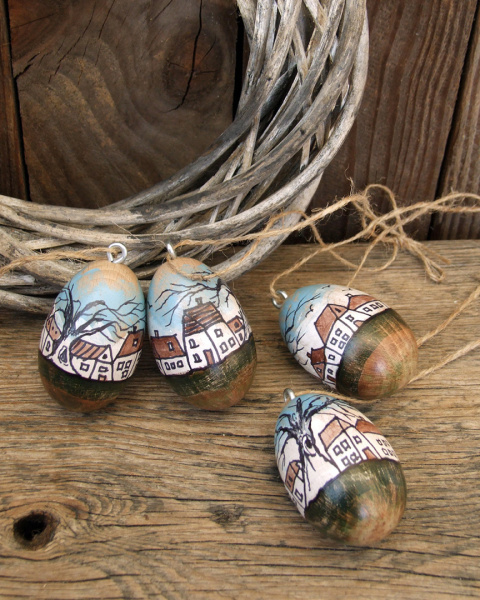 Komlet 4 pisanek-zawieszek. Drewniane, ręcznie malowane - seria Miasteczko