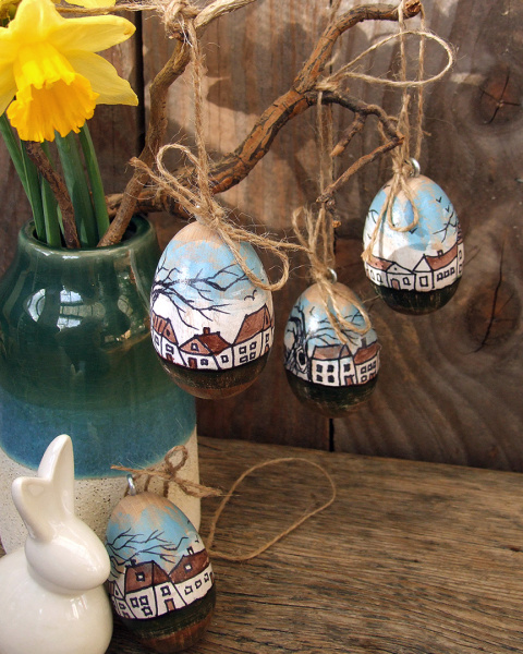 Komlet 4 pisanek-zawieszek. Drewniane, ręcznie malowane - seria Miasteczko